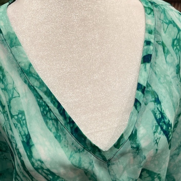 Jones New York Signature L green/blue batwing silky cinched waist top - Picture 4 of 11